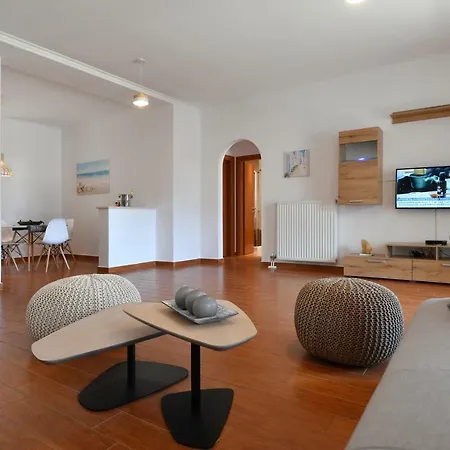 Trifylia Parikia (Paros)