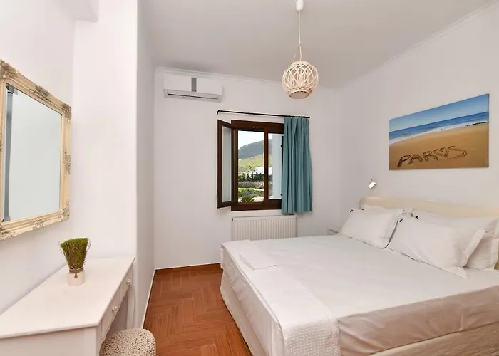 Trifylia * Parikia (Paros)